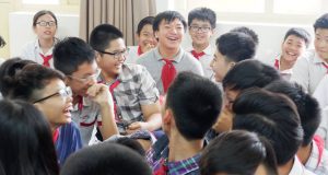 TSGD Nguyễn Thụy Anh chia sẻ với bạn lớp 8 trường Thực Nghiệm