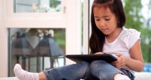 Cha mẹ cần làm gì khi trẻ “nghiện” sử dụng các thiết bị công nghệ?