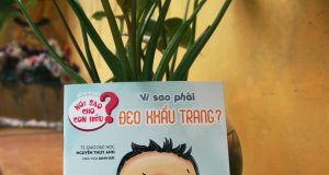Vì sao phải đeo khẩu trang? (Bộ sách Nói sao cho con hiểu, TSGD Nguyễn Thuỵ Anh, Nhà xuất bản: NXB Trẻ, 2019)