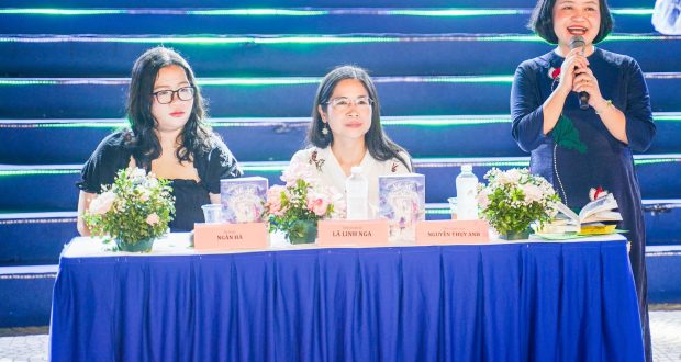 Booktalk Xứ sở Sương Mù – Cuộc truy tầm keo dán kí ức: “Gia đình là phép màu”