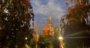 Vì cớ gì ở nước Nga bạch dương xào xạc?