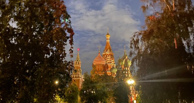 Vì cớ gì ở nước Nga bạch dương xào xạc?